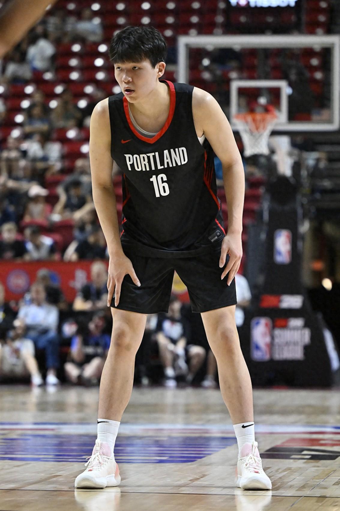 美媒：说杨瀚森像约基奇还为时过早，但至少能到比尔-沃顿的水平